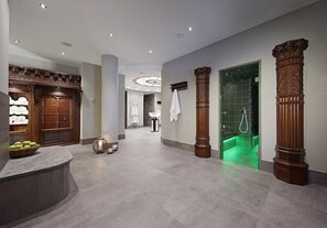 Couples treatment room(s), sauna, steam room, body treatments