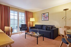 Deluxe Double Room | Living area