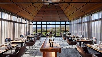 2 restoran dengan sajian masakan internasional