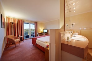 Hypo-allergenic bedding, minibar, in-room safe, desk