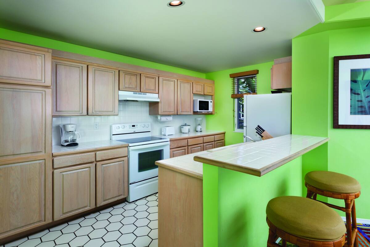 villa, 2 bedrooms, garden view | private kitchen | fridge, coffee/tea maker