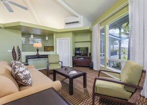 Villa, 1 chambre, vue jardin | Salle de séjour | Télévision de 20 pouces avec chaînes par câble
