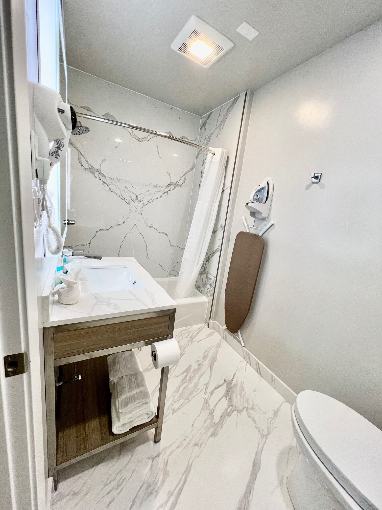 Photo - Nob Hill Motor Inn -Newly Updated Rooms!