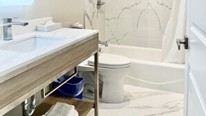 免费洗浴用品、吹风机、毛巾