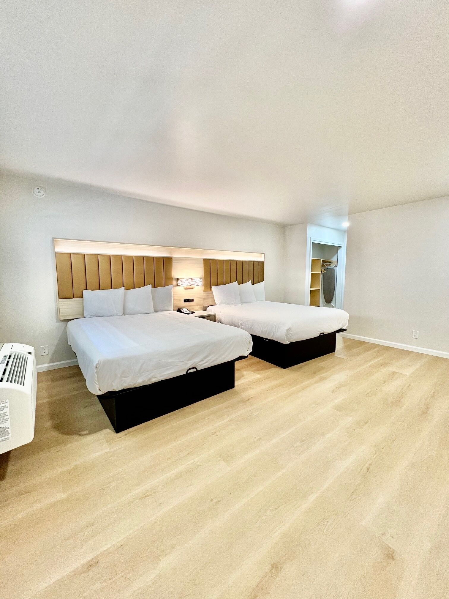 Photo - Nob Hill Motor Inn -Newly Updated Rooms!