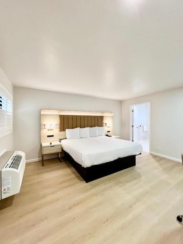 Phòng Superior, 1 giường cỡ king | Bàn, bàn ủi/dụng cụ ủi quần áo, truy cập Internet không dây miễn phí