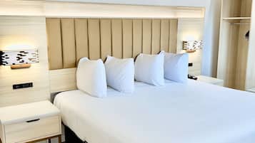 Habitación Deluxe, 1 cama King size, para no fumadores | Escritorio, tabla de planchar con plancha, wifi gratis y ropa de cama