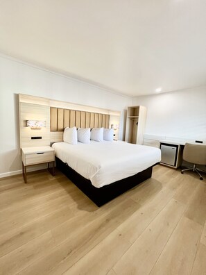 Deluxe Room, 1 King Bed, Non Smoking | Desk, iron/ironing board, free WiFi, bed sheets