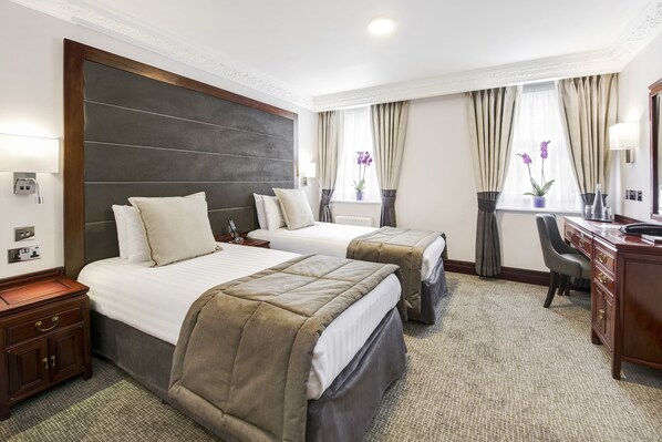 Executive tvåbäddsrum | Allergitestade sängkläder och värdeförvaringsskåp på rummet