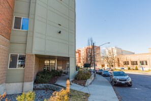 Property entrance - The Madison Inn - Hospital District (Spokane)