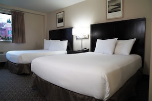 Deluxe-Doppelzimmer, Mehrere Betten | Hochwertige Bettwaren, Pillowtop-Betten, individuell eingerichtet