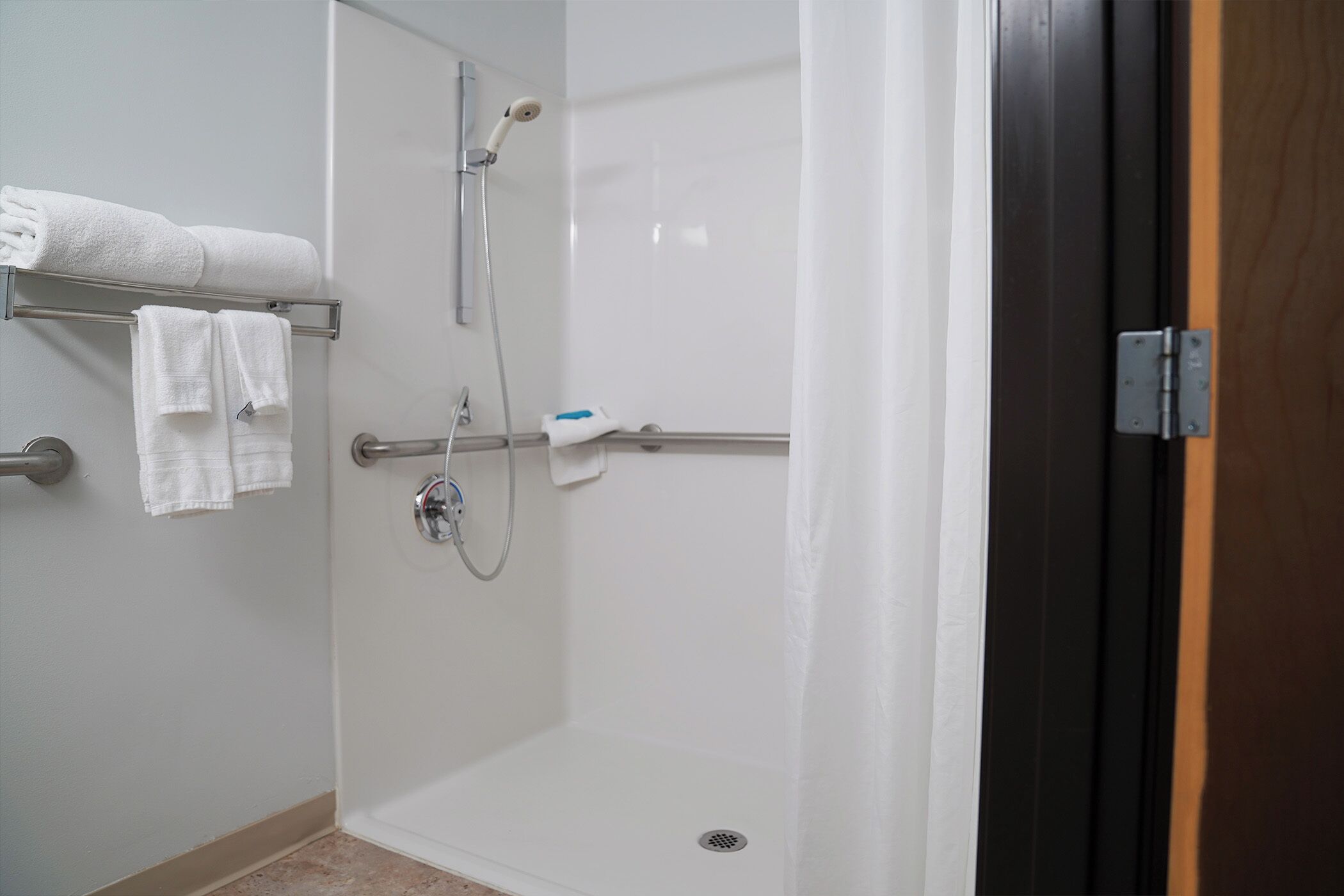 ada queen | bathroom | free toiletries, hair dryer, towels, soap