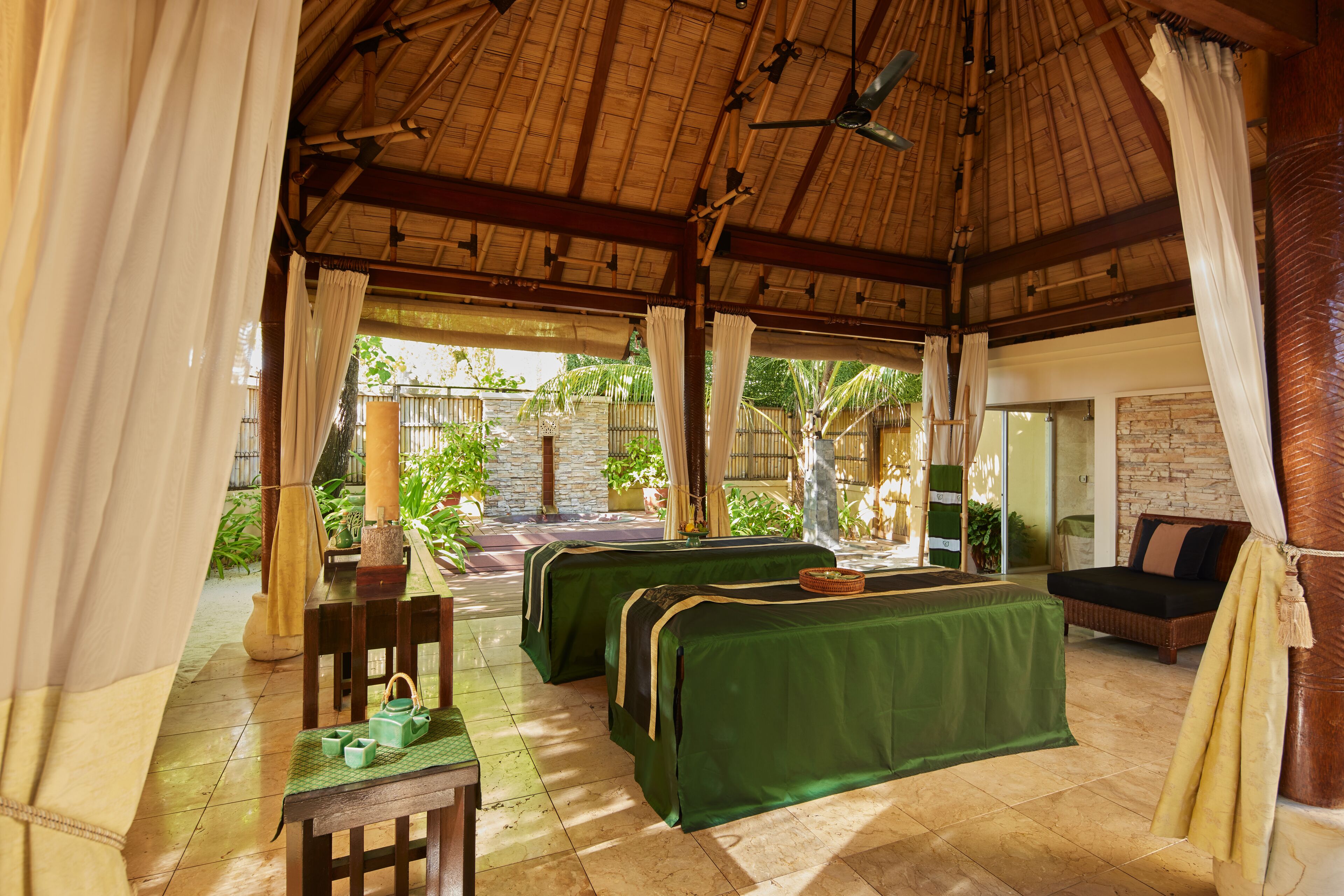 Couples treatment rooms, body treatments, aromatherapy, body wraps