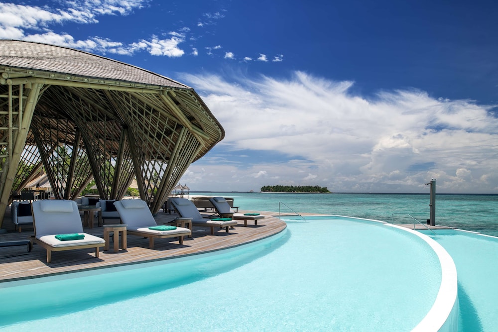 Banyan Tree Vabbinfaru by null