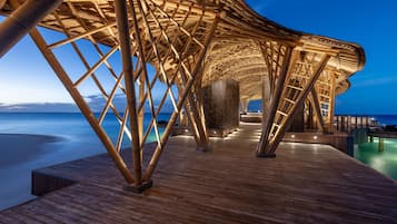 3 restaurants, breakfast, lunch, dinner served; international cuisine