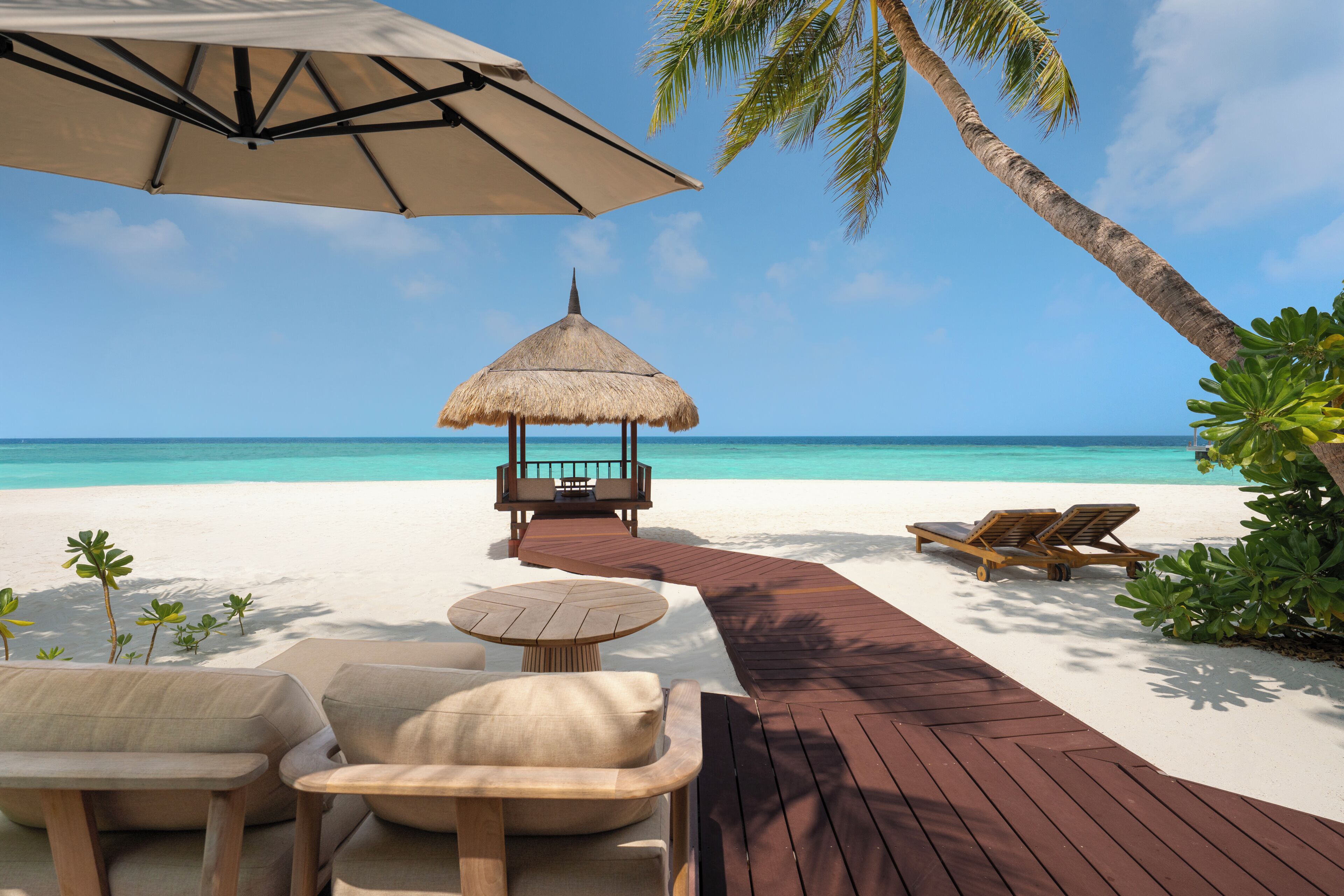 Beachfront Pool Villa (Includes Boat Transfer) | Minibar, két bảo mật tại phòng, trang trí khác biệt 