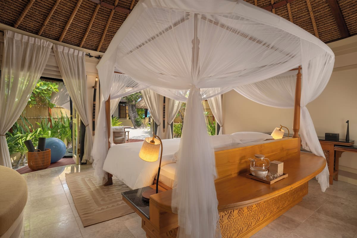 Wellbeing Sanctuary Pool Villa (Includes Boat Transfer) | Frigobar, cofres nos quartos, individualmente decorados