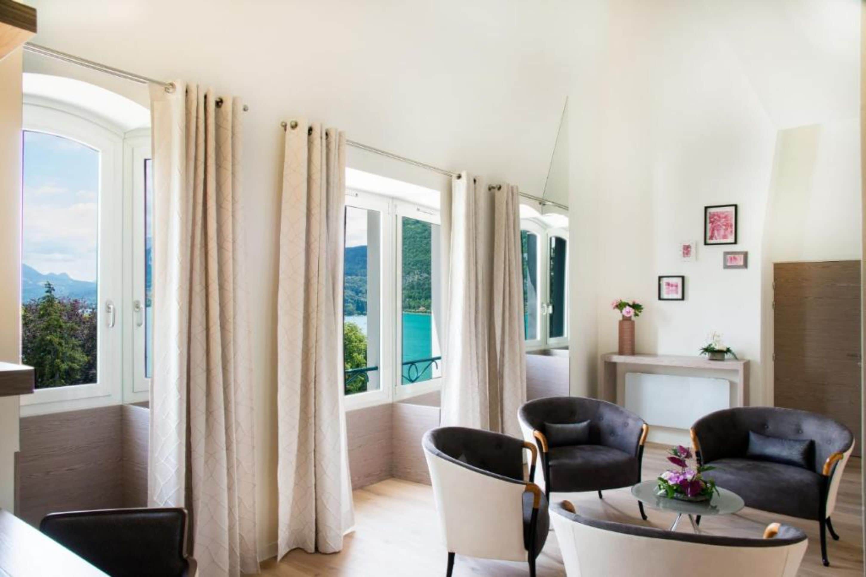 Suíte (Imperial) | Área de estar | TV de tela plana