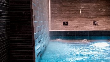 Couples treatment rooms, sauna, hot tub, steam room, Turkish bath