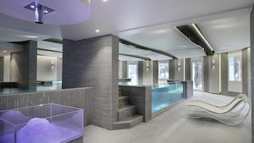 Salas de tratamiento para parejas, un sauna, una bañera de hidromasaje