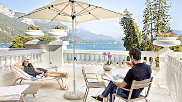 Chambre Deluxe, terrasse, vue lac - Avec AccÚs Spa sur réservation | Terrasse/Patio