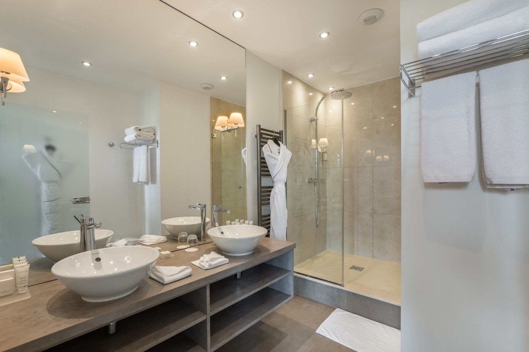 classic family queen room with spa access on reservation | bathroom | combined shower/bathtub, free toiletries, hair dryer, bathrobes