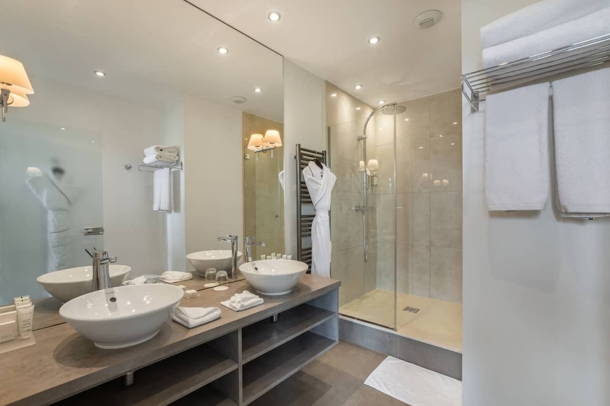 classic family queen room with spa access on reservation | bathroom | combined shower/bathtub, free toiletries, hair dryer, bathrobes