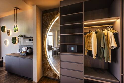 Suite, barrierearm, Balkon (Panorama Waldklang Suite) | Hochwertige Bettwaren, Betten mit Memory-Foam-Matratzen, Minibar