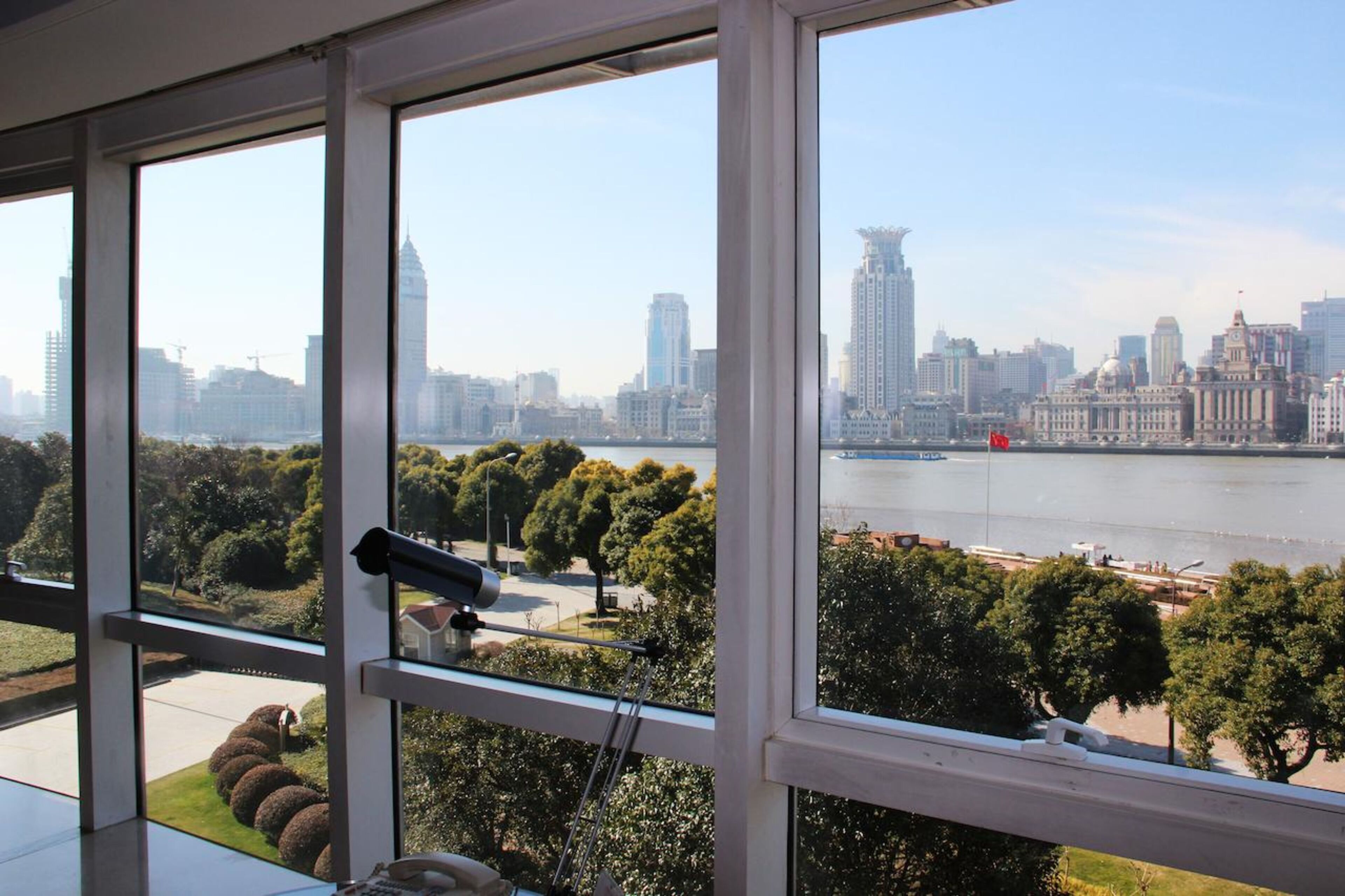 deluxe river & bund view room | hypo-allergenic bedding, minibar, in-room safe, desk