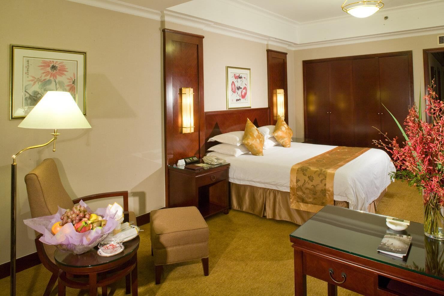 hypo-allergenic bedding, minibar, in-room safe, desk