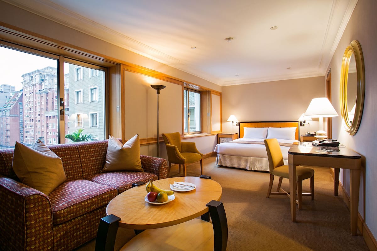 1 bedroom, down comforters, minibar, in-room safe