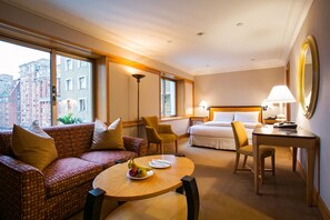 Couette en duvet, minibar, coffre-fort, bureau