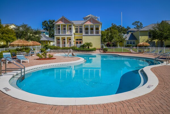 Outdoor pool, sun loungers