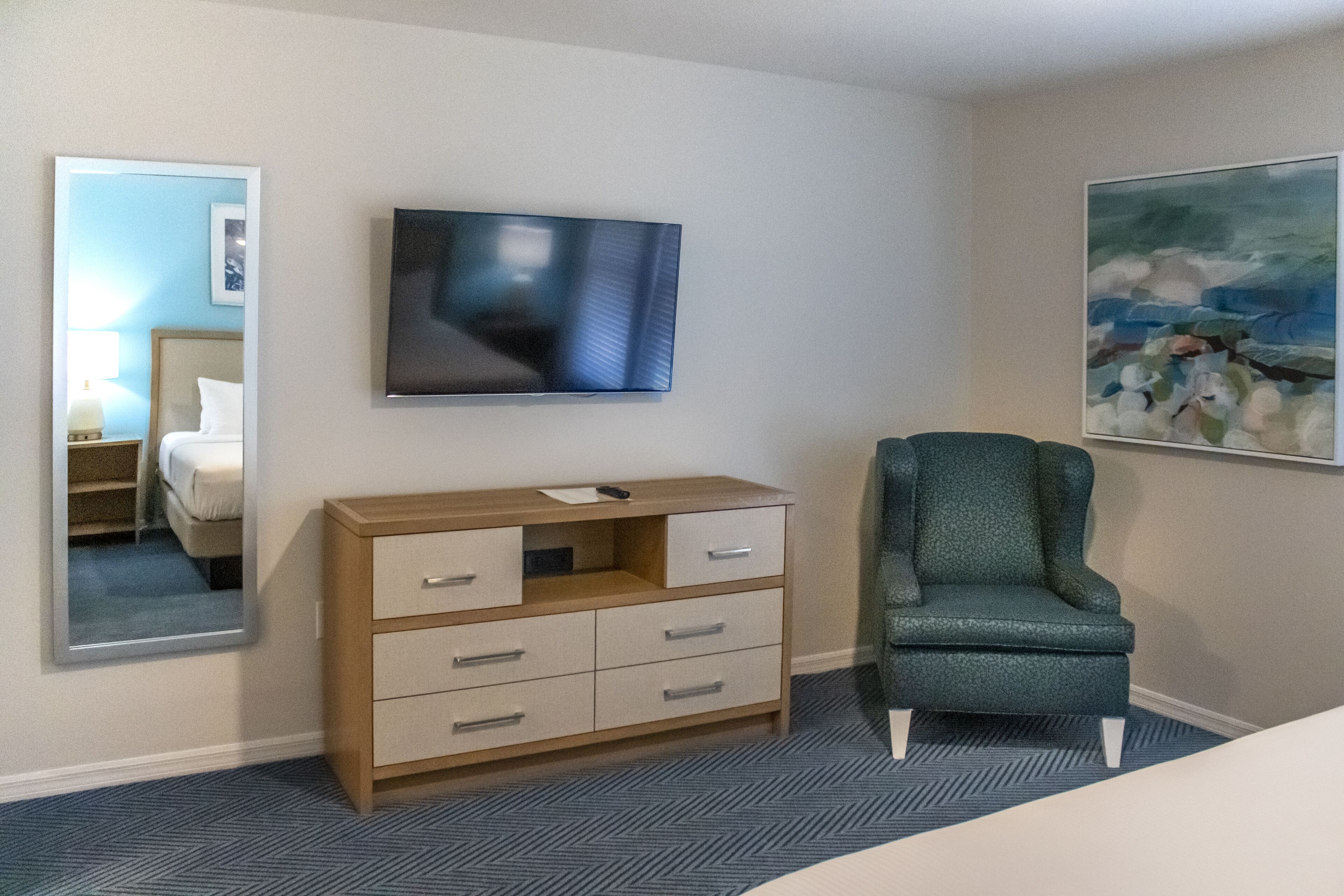 condo, 1 bedroom, kitchenette | television