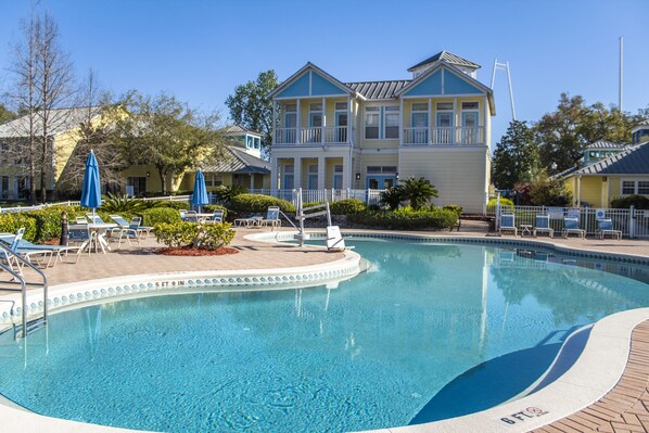 Outdoor pool, pool loungers