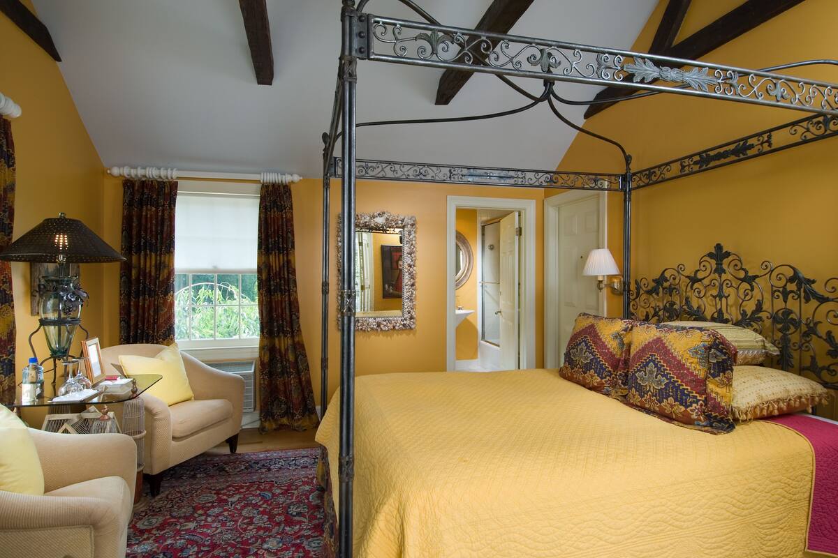 Deluxe Chamber | Egyptian cotton sheets, premium bedding, pillow-top beds