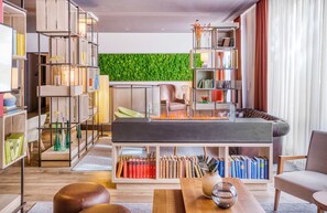 Lobby sitting area - Hotel Nürnberg City Center by Leonardo Hotels (Nuremberg)