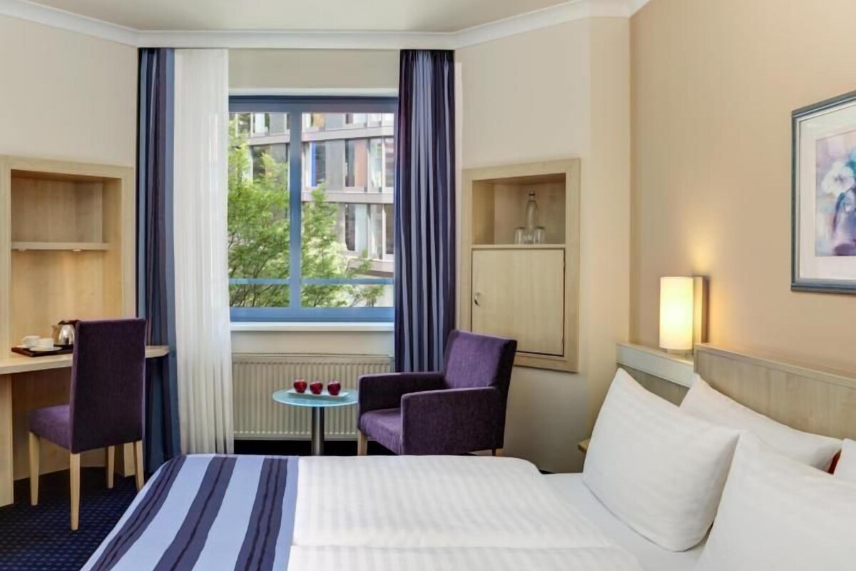 Hypo-allergenic bedding available, in-room safe, desk, laptop workspace