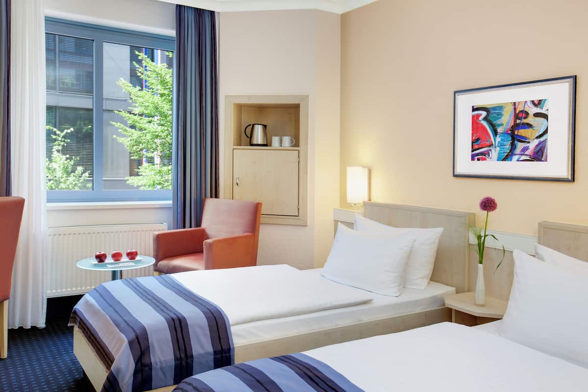 Hypo-allergenic bedding, in-room safe, desk, laptop workspace