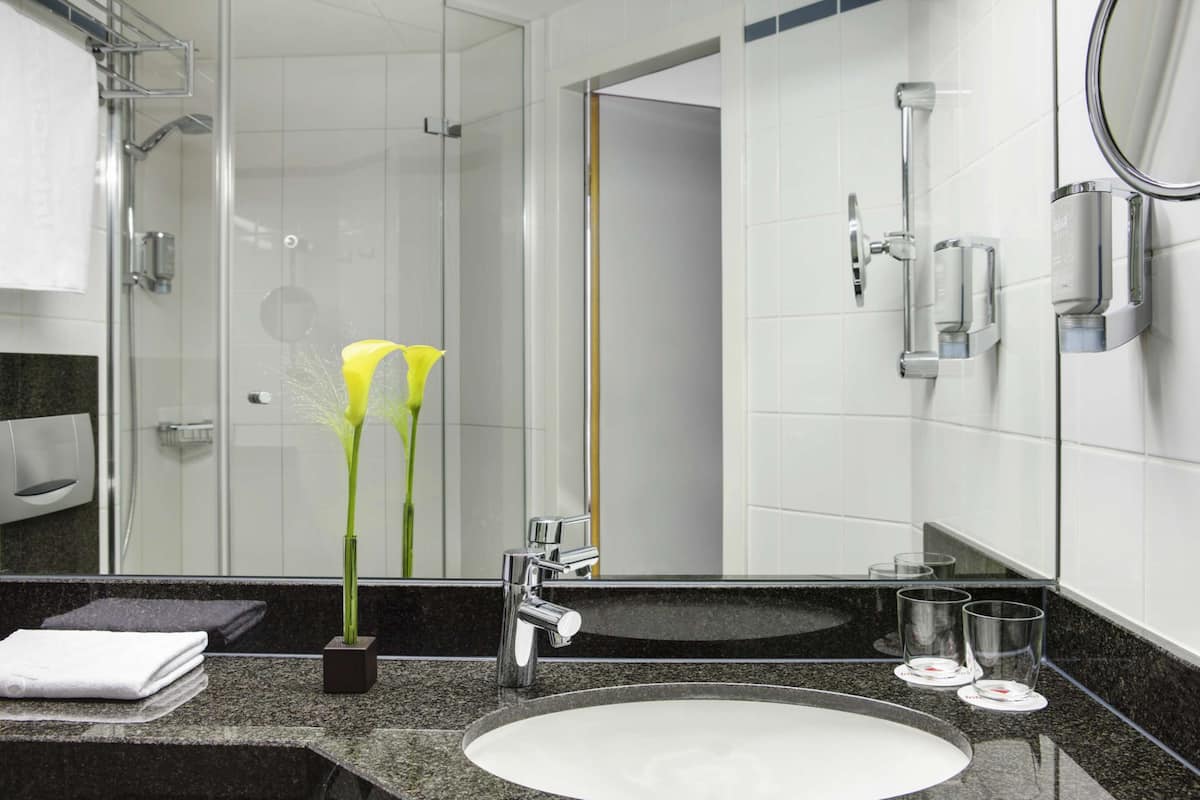 1 bedroom, hypo-allergenic bedding, in-room safe, desk