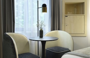 Hypo-allergenic bedding available, in-room safe, desk, laptop workspace - Leonardo Hotel Nürnberg City Center (Nuremberg)