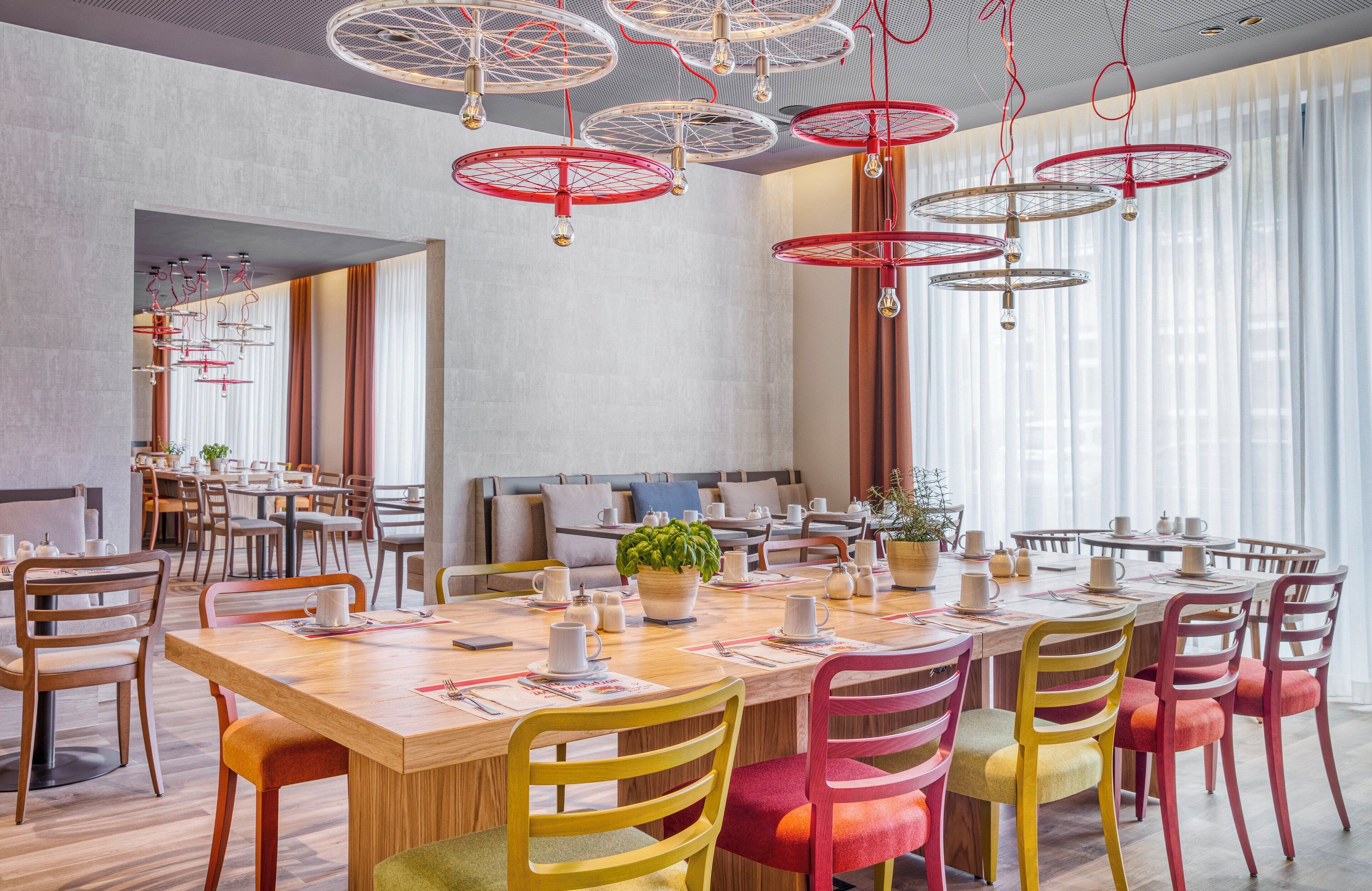 Café da manhã com buffet diário (EUR 19 por pessoa) 