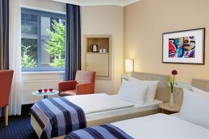 Business Room, 2 Single Beds | Hypo-allergenic bedding, in-room safe, desk, laptop workspace