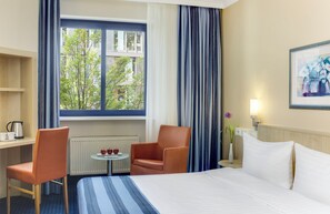 Hypo-allergenic bedding, in-room safe, desk, laptop workspace - Hotel Nürnberg City Center by Leonardo Hotels (Nuremberg)