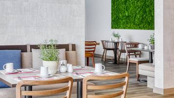 Desayuno buffet (EUR 19 por persona)