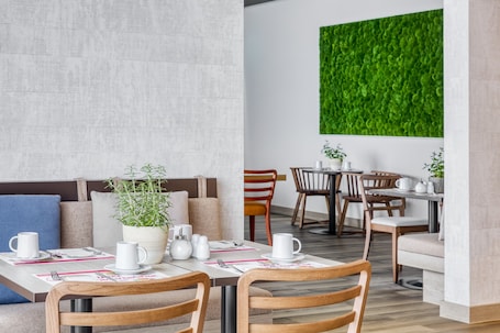 Daily buffet breakfast (EUR 19 per person)