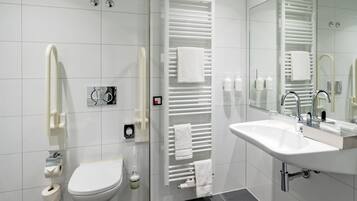 Umweltfreundliche Kosmetikartikel, Haartrockner, Handtücher, Shampoo