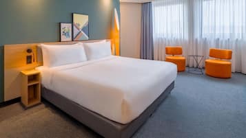 Zimmer, 1 King-Bett | Allergikerbettwaren, Zimmersafe, Schreibtisch