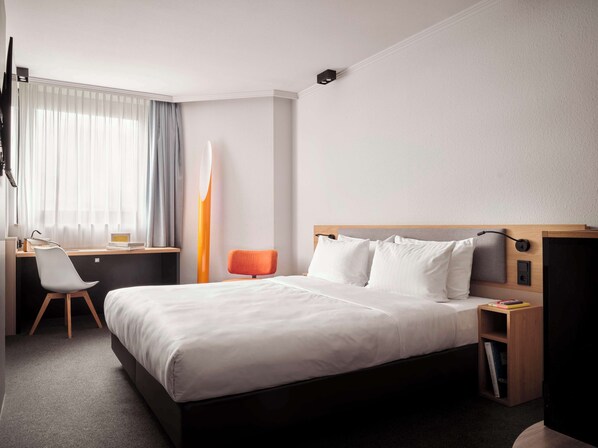 Habitación Confort doble | Ropa de cama hipoalergénica, caja fuerte, escritorio