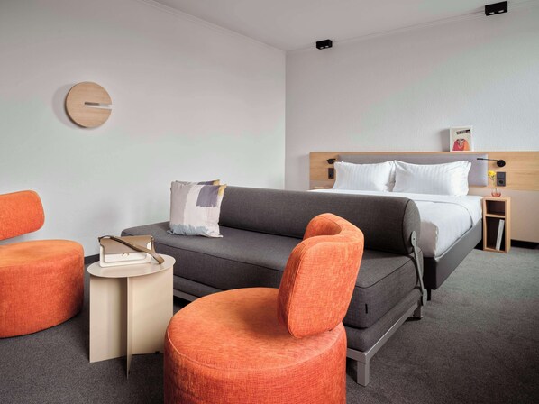 Signature Double Room | Hypo-allergenic bedding, in-room safe, desk, laptop workspace